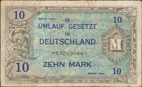 Купюра "In Umlauf Gesetzt in Deutschland 10 mark" Германия, 1944 год Сохранность хорошая Заломы Уголки потерты инфо 12514g.