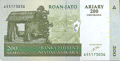 Купюра "200 ариару" Мадагаскар, 2004 год 12,5 см Сохранность очень хорошая инфо 12595g.