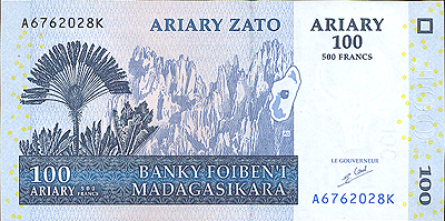 Купюра "100 ариари" Мадагаскар, 2004 год х 6 см Сохранность хорошая инфо 12606g.